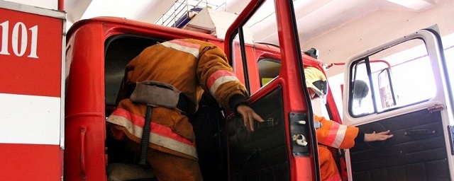 В Новосибирске спешившие к горящим автобусам пожарные попали в ДТП